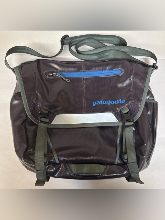 black hole patagonia mini messenger MLC Pack 30L – Versatile Carry-On Bag – Coontail The Black Hole Mini MLC from Patagonia is a robust soft pack suitcase that meets even the strictest standards for inflight luggage Patagonia Black Hole Mini Messenger